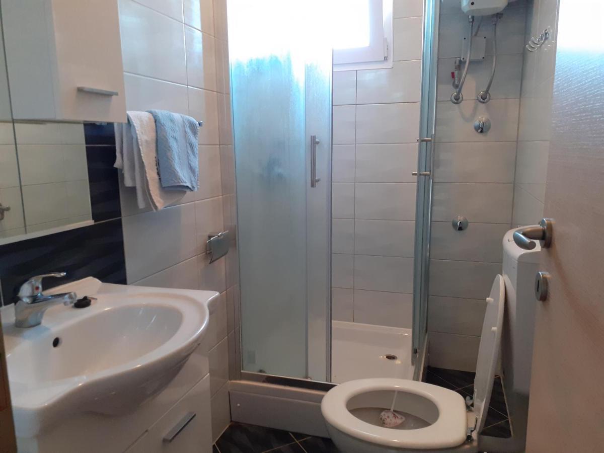 לופאר Apartments Rajka מראה חיצוני תמונה