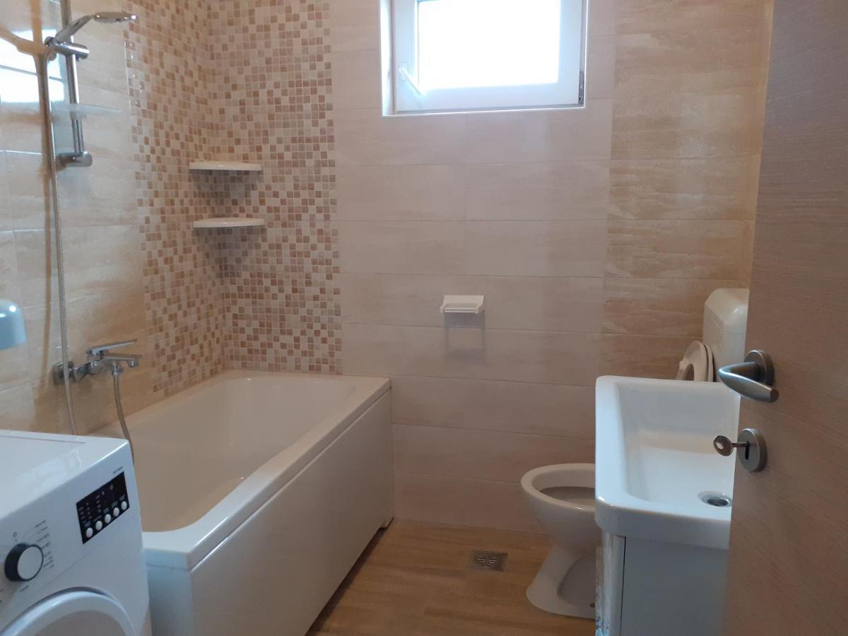 לופאר Apartments Rajka מראה חיצוני תמונה