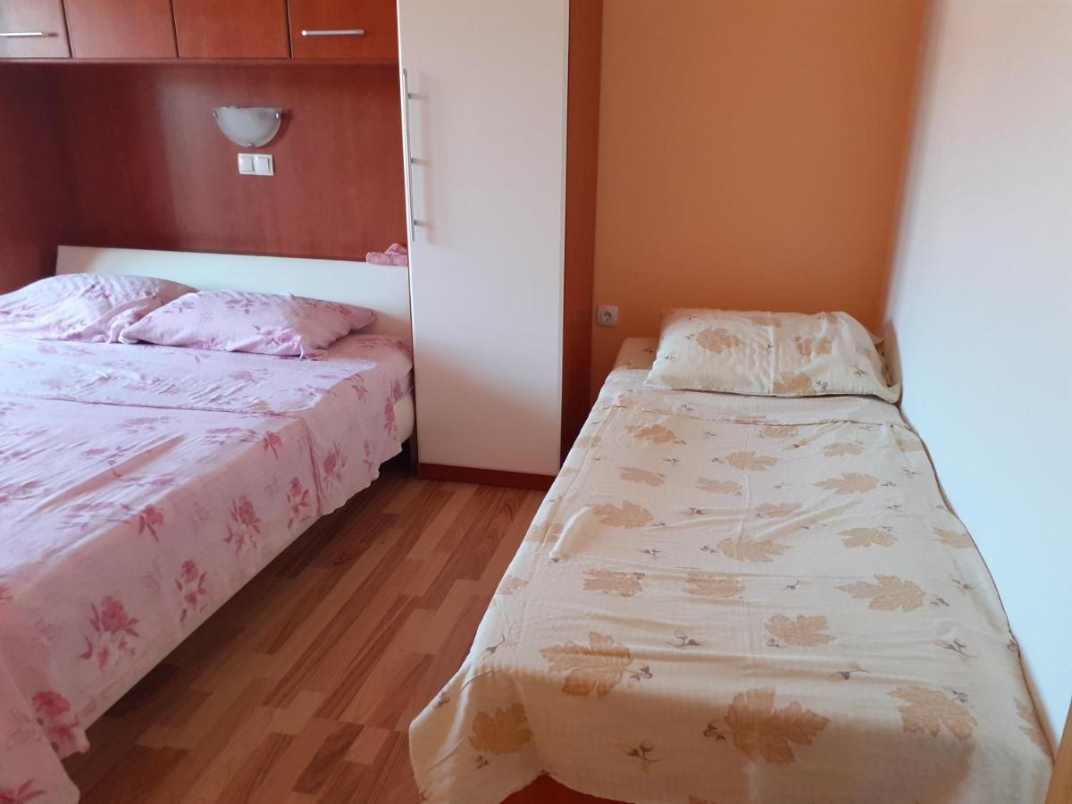 לופאר Apartments Rajka מראה חיצוני תמונה