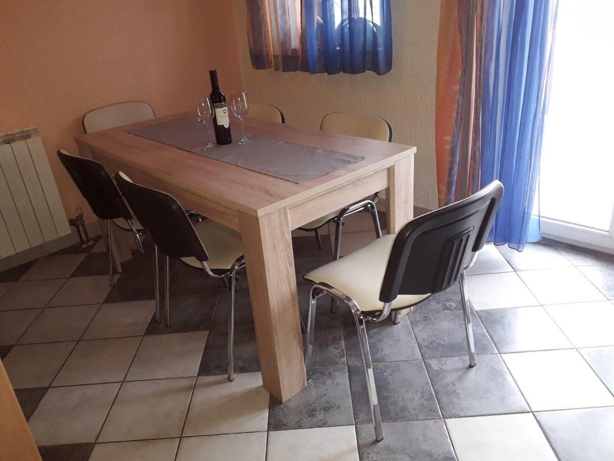 לופאר Apartments Rajka מראה חיצוני תמונה