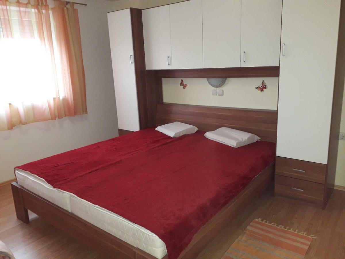 לופאר Apartments Rajka מראה חיצוני תמונה
