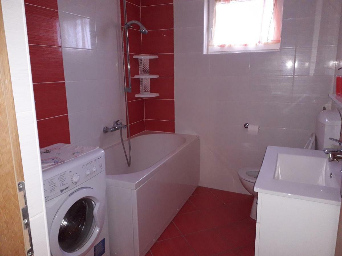 לופאר Apartments Rajka מראה חיצוני תמונה