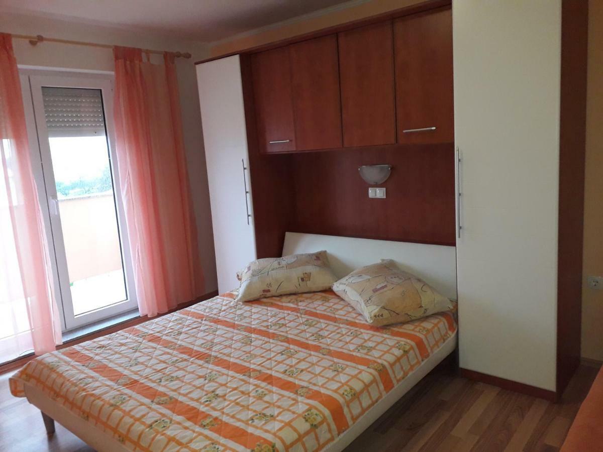 לופאר Apartments Rajka מראה חיצוני תמונה