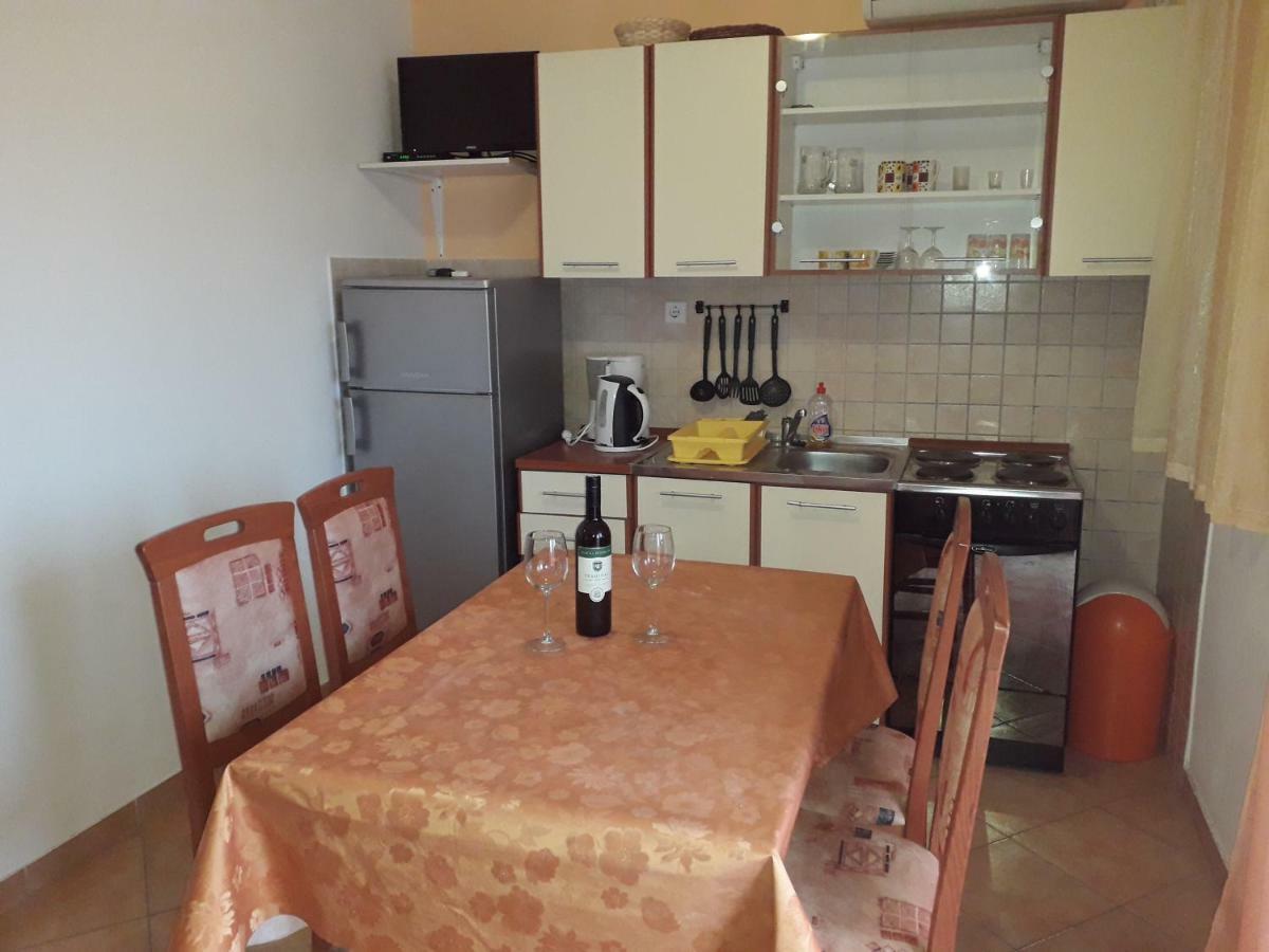לופאר Apartments Rajka מראה חיצוני תמונה