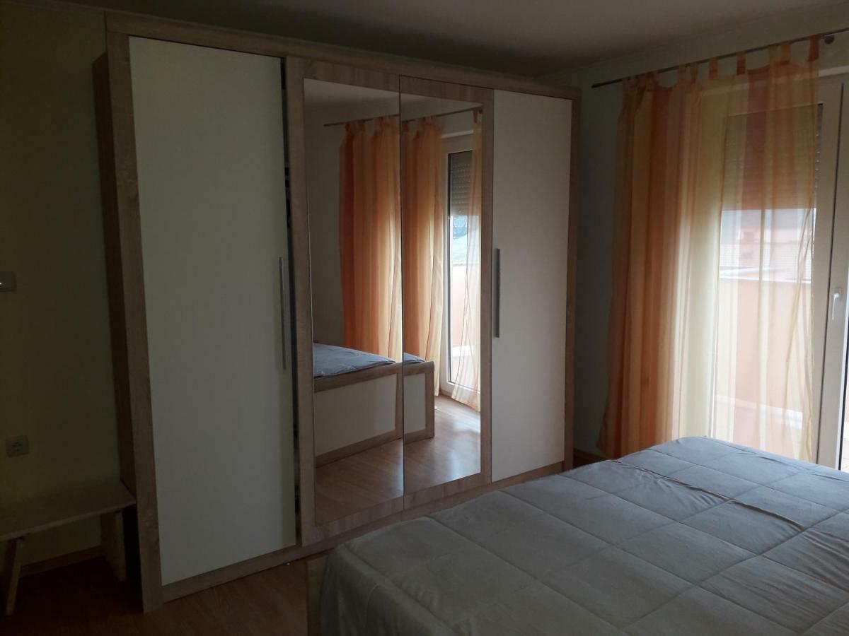 לופאר Apartments Rajka מראה חיצוני תמונה