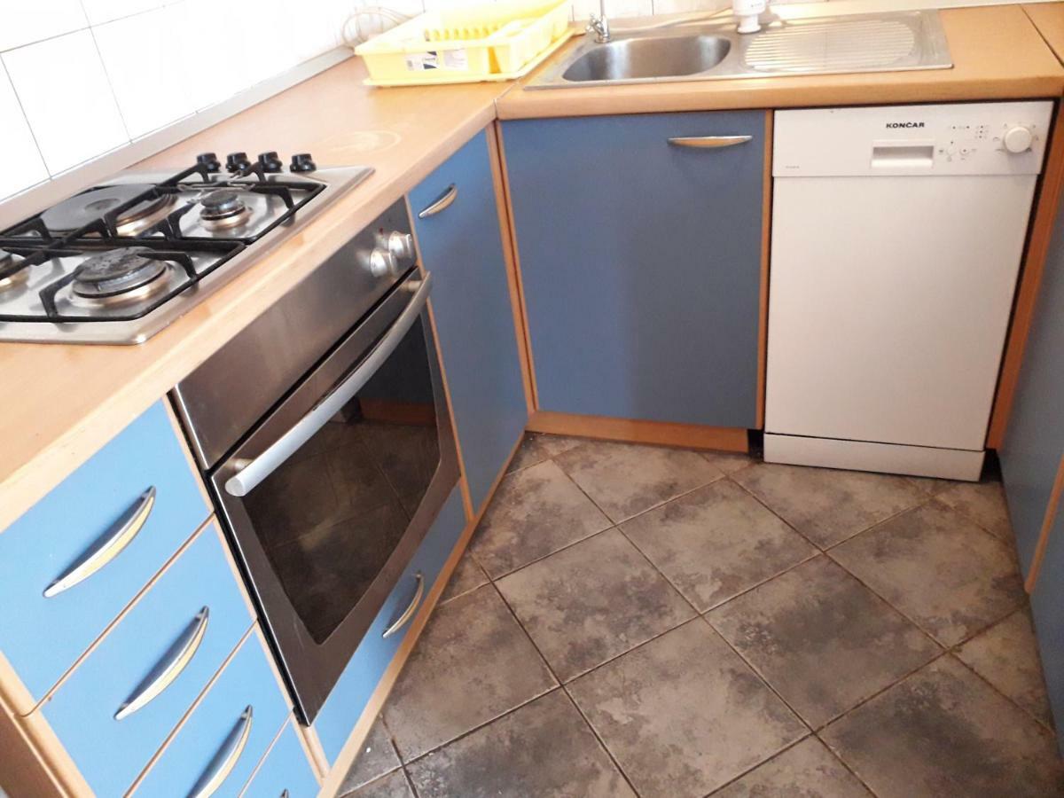 לופאר Apartments Rajka מראה חיצוני תמונה