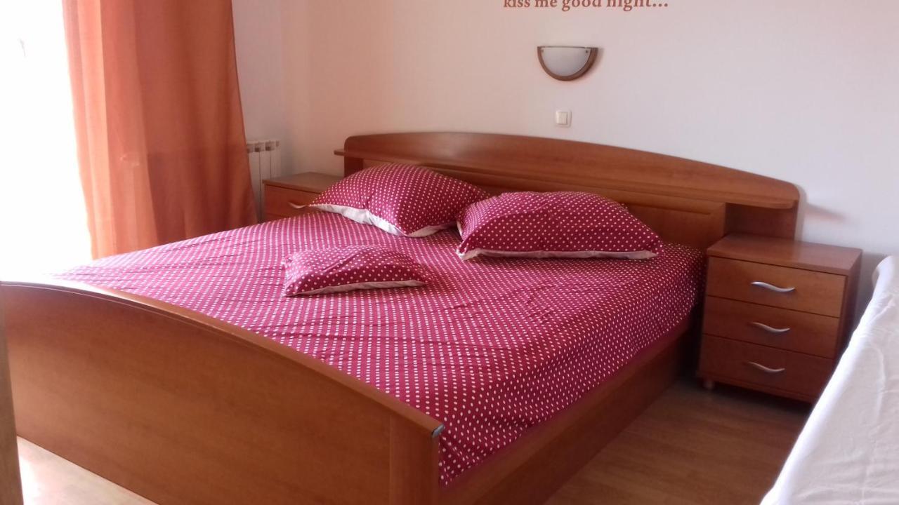 לופאר Apartments Rajka מראה חיצוני תמונה