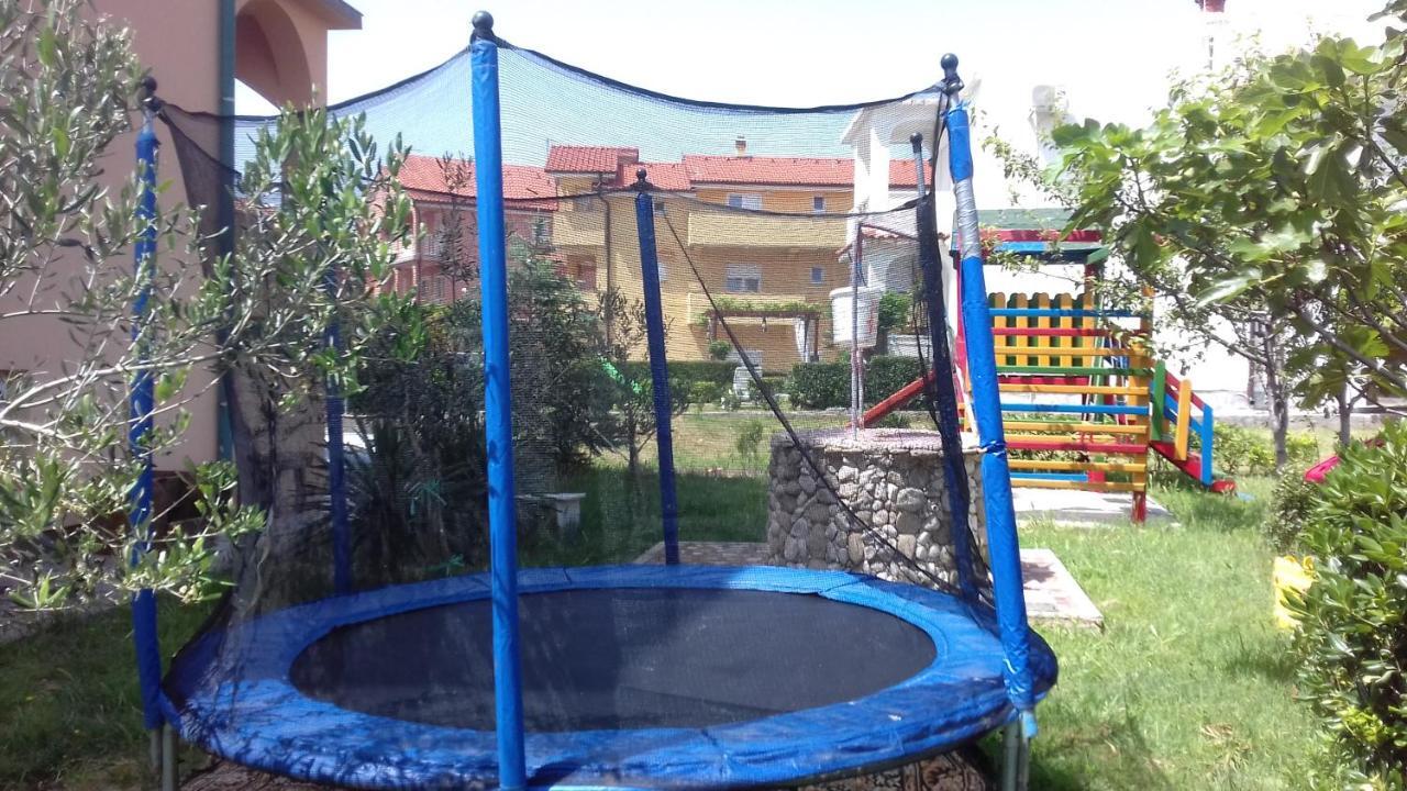 לופאר Apartments Rajka מראה חיצוני תמונה